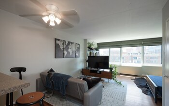 1330 New Hampshire Ave NW, Unit 1003 in Washington, DC - Foto de edificio - Building Photo