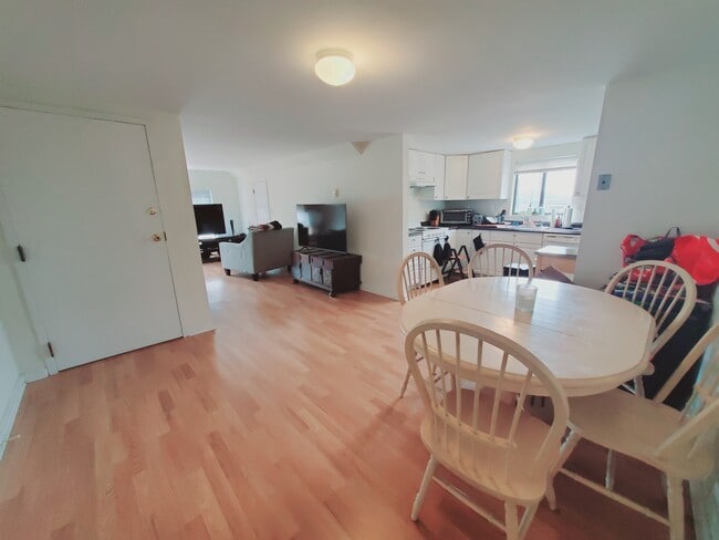 22 Cove Rd, Unit 5 in Stamford, CT - Building Photo - Building Photo