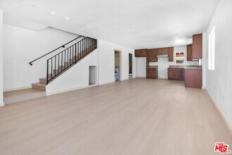 1120 W 110th St in Los Angeles, CA - Building Photo - Building Photo