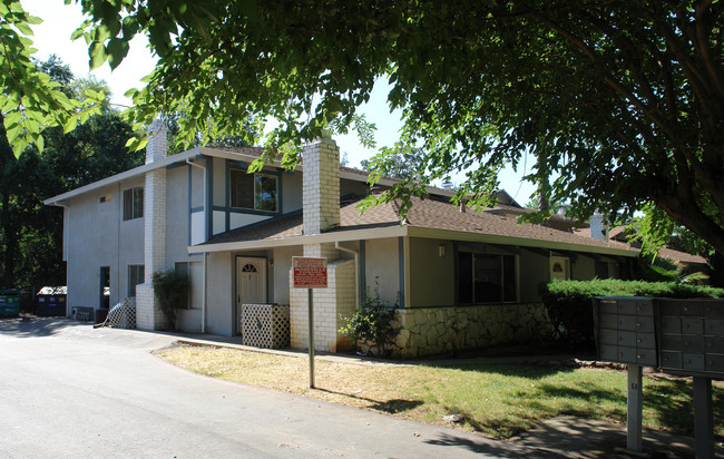 5742 Blachly Way in Sacramento, CA - Building Photo - Building Photo