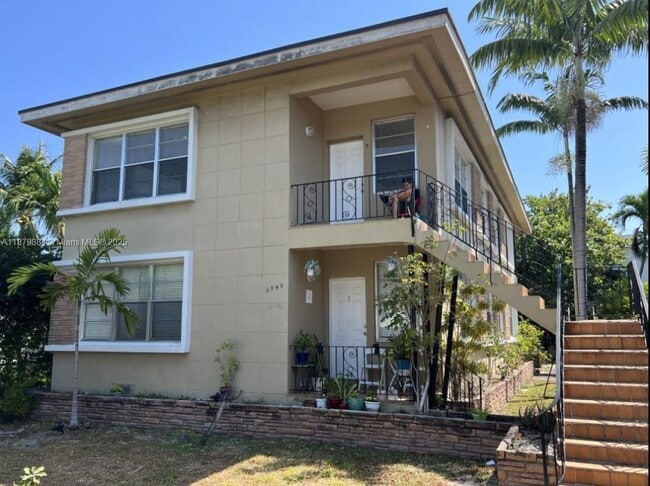property at 6945 Rue Vendome