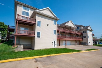 Autumn Ridge in Coralville, IA - Building Photo - Building Photo