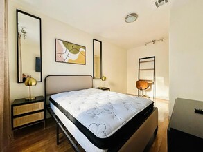 Furnished room/NOT APARTMENT in Brooklyn, NY - Foto de edificio - Building Photo