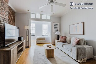 118 Christopher St in New York, NY - Building Photo