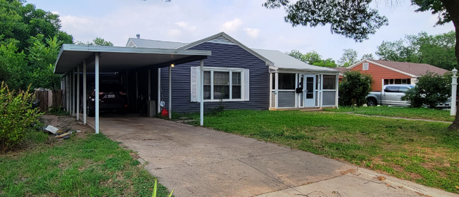 2313 Timberline Dr in Fort Worth, TX - Foto de edificio - Building Photo