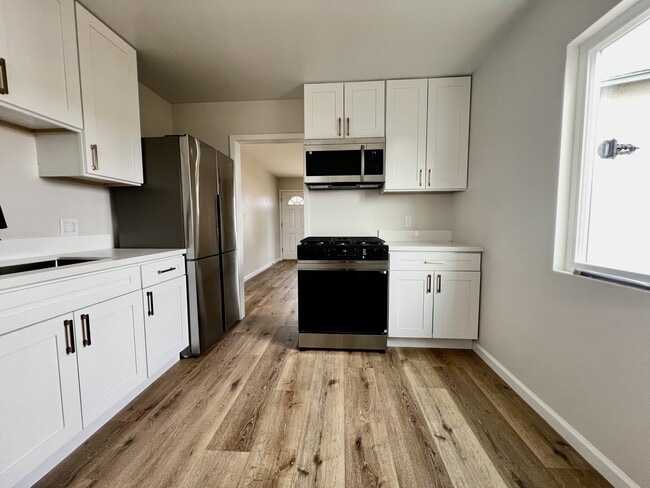 3313 Clairemont Mesa Blvd in San Diego, CA - Foto de edificio - Building Photo