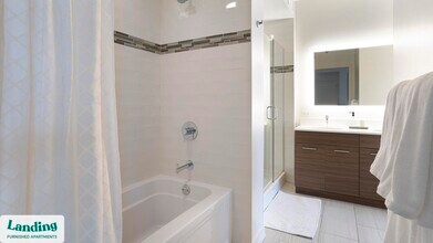 347 W Chestnut St, Unit 911 in Chicago, IL - Building Photo - Building Photo