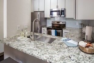 Cortland Seventy Seven in Charlotte, NC - Building Photo