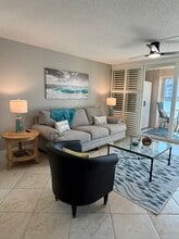 7560 Bay Island Dr S in South Pasadena, FL - Foto de edificio - Building Photo