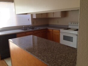 4094 Savannah Ln in Sacramento, CA - Building Photo - Building Photo