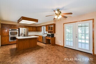 322 NE Lincoln St in Lee's Summit, MO - Building Photo - Building Photo