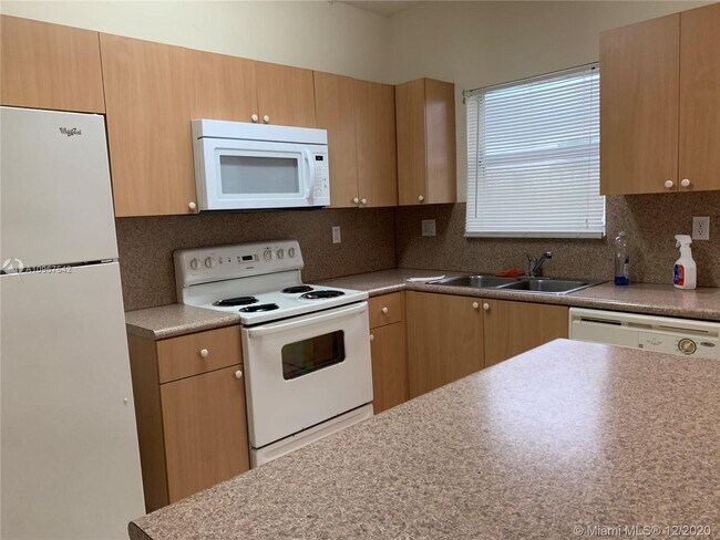 1627 SE 31st Ct-Unit -1627 in Homestead, FL - Building Photo - Building Photo