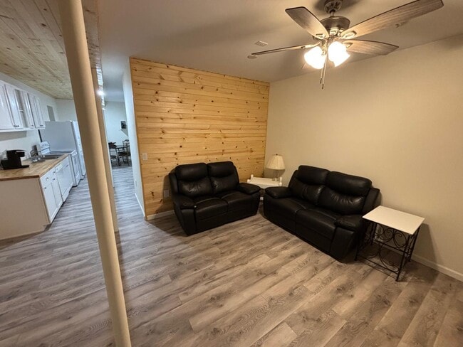 property at 305 E Allens Bridge Rd