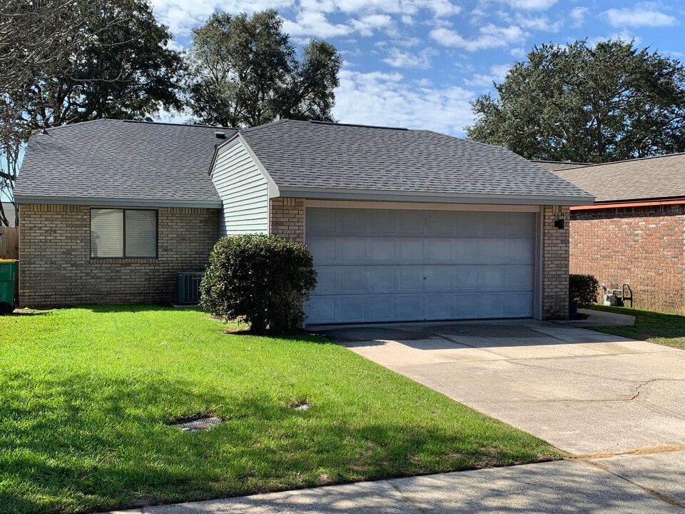 360 Evergreen Ave in Niceville, FL - Building Photo