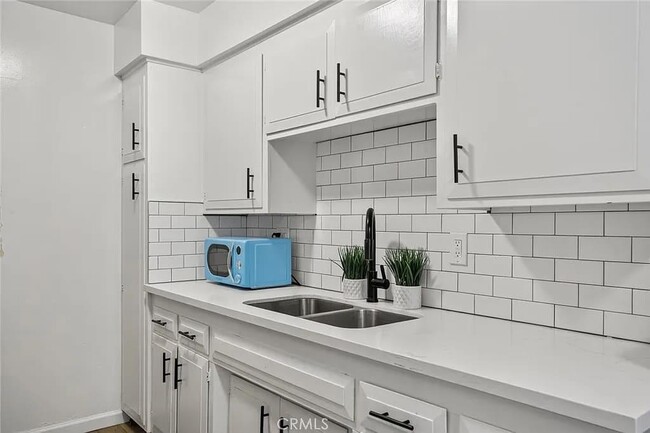 property at 901 Linden Ave