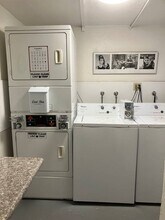 The Larchmoyne in Los Angeles, CA - Foto de edificio - Building Photo