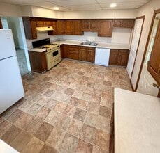 1305 Chamberlain Ave in Fairmont, WV - Foto de edificio - Building Photo