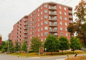 William Apartments