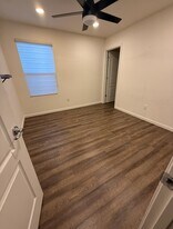 6954 E Braly Ave in Fresno, CA - Building Photo