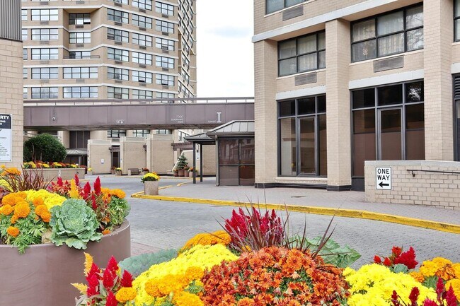 7002 JFK Blvd E in Guttenberg, NJ - Building Photo - Building Photo