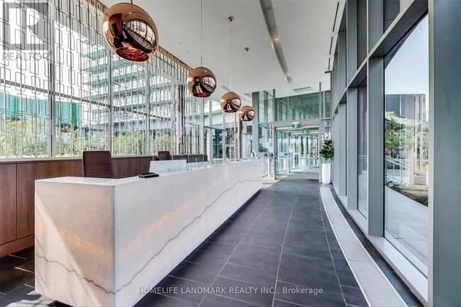 117 McMahon Dr in Toronto, ON - Building Photo - Building Photo