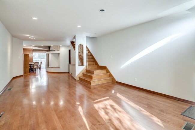 2219 Bainbridge St in Philadelphia, PA - Building Photo - Building Photo