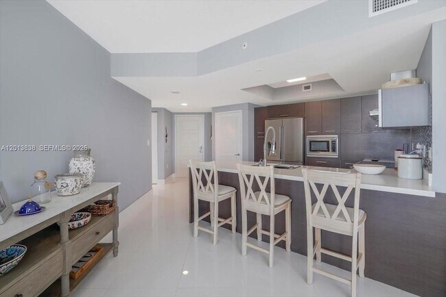 250 Sunny Isles Blvd, Unit 3-902 in Sunny Isles Beach, FL - Foto de edificio - Building Photo