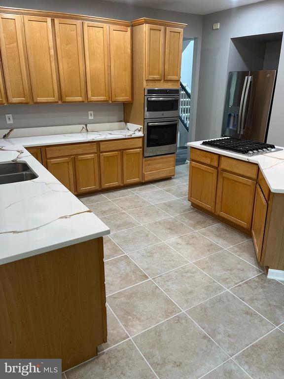 10400 Twin Knoll Way in Upper Marlboro, MD - Building Photo - Building Photo
