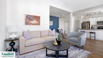 19240 Stokes Rd in Waller, TX - Building Photo