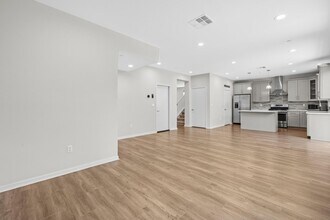 15603 Lilli Wy in Los Angeles, CA - Foto de edificio - Building Photo