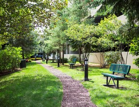 Merritt River Apartments in Norwalk, CT - Foto de edificio - Building Photo