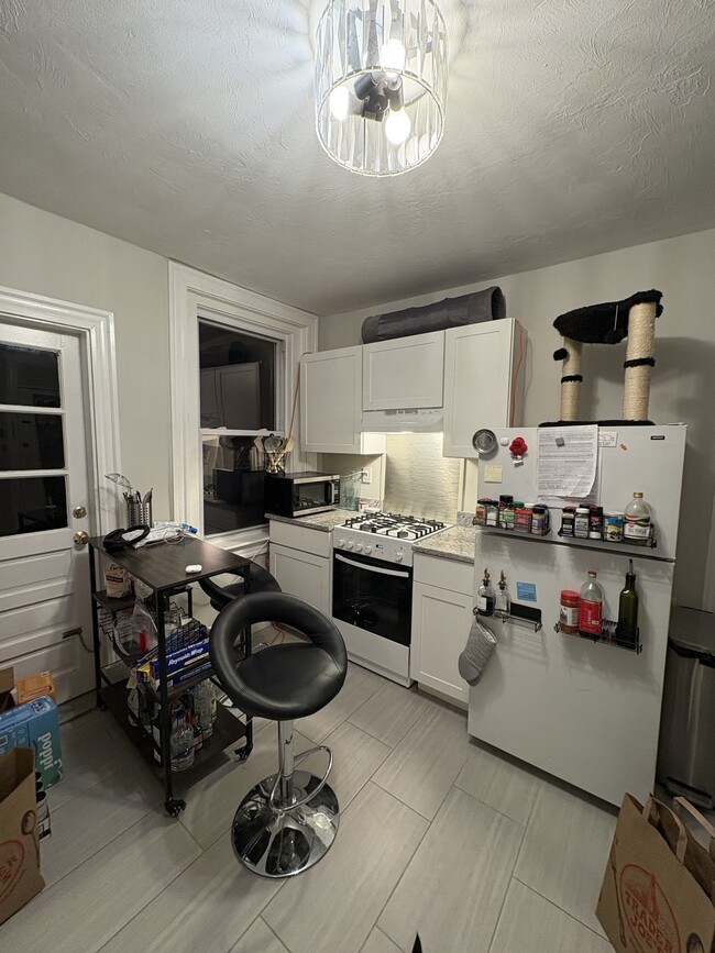 42B Maple St, Unit 1