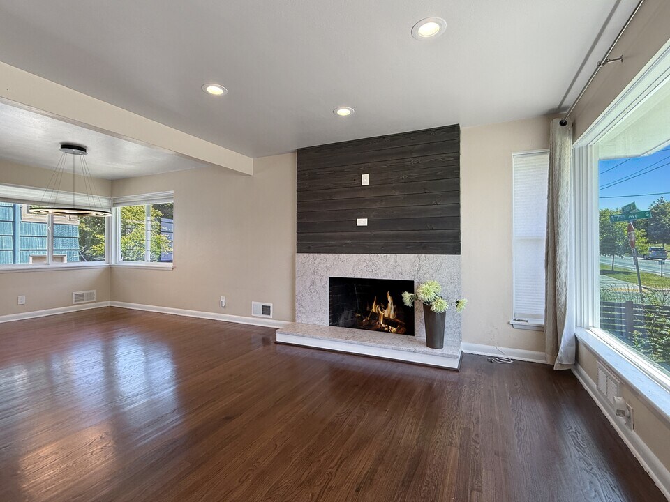 1618 S Spokane St in Seattle, WA - Building Photo