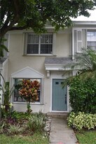 7890 Dixie Beach Cir in Tamarac, FL - Building Photo