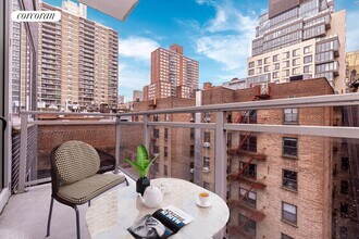 210 W 96th St in New York, NY - Building Photo - Building Photo