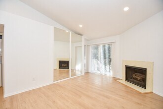 11201 Lynbrook Dr in Houston, TX - Building Photo - Building Photo