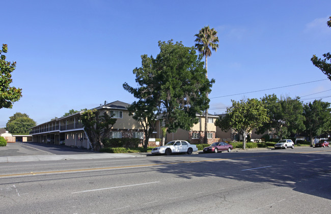 South Mary Place Apartments in Sunnyvale, CA - Building Photo - Building Photo