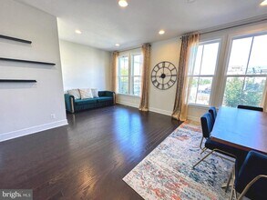 23115 Cottonwillow Sq in Brambleton, VA - Building Photo - Building Photo