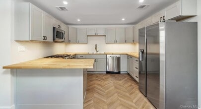 67 Maple Ave in Sea Cliff, NY - Building Photo - Building Photo