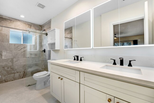 6465 Ivarene Ave in Los Angeles, CA - Building Photo - Building Photo