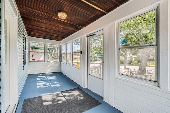 1083 Western Ave N in St. Paul, MN - Building Photo - Building Photo