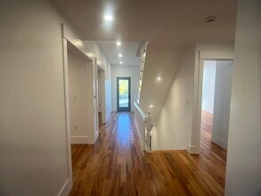 452 Centre St, Unit 2 in Boston, MA - Building Photo - Building Photo