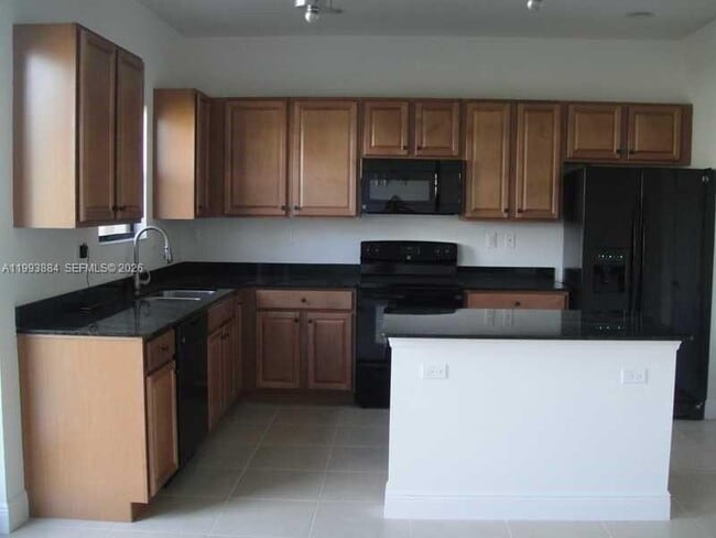 655 NE 193rd St in Miami, FL - Building Photo - Building Photo