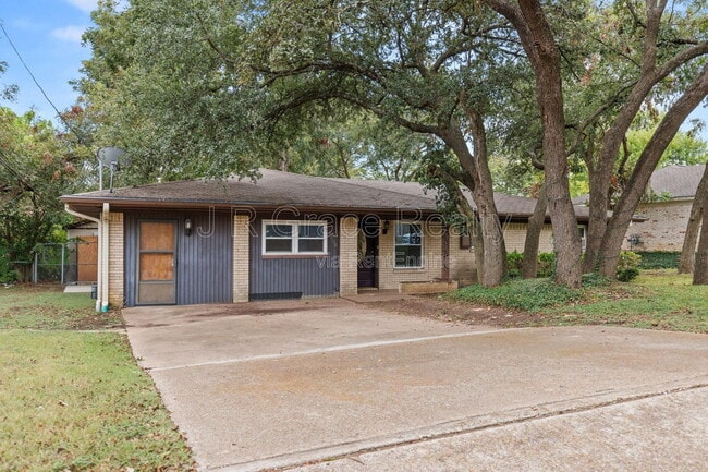 property at 8806 Fox Hollow Dr