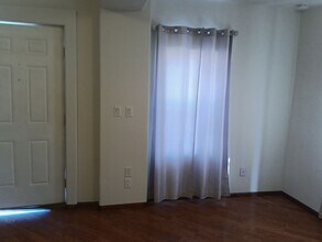 305 Wilshire Dr SW in Albuquerque, NM - Building Photo - Building Photo