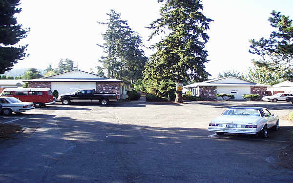 Evergreen Apartments in Portland, OR - Building Photo - Building Photo