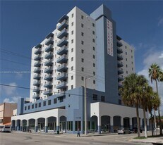 420 SW 12th Ave in Miami, FL - Building Photo