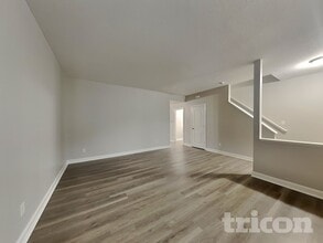 5330 Basin Park Dr in Indianapolis, IN - Building Photo - Building Photo