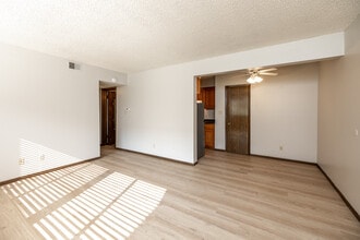 Elmcrest in Cedar Falls, IA - Building Photo - Interior Photo