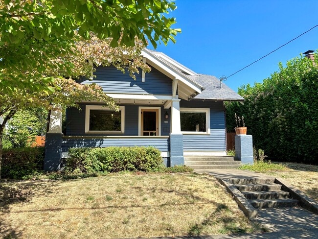 property at 805 SE Malden St